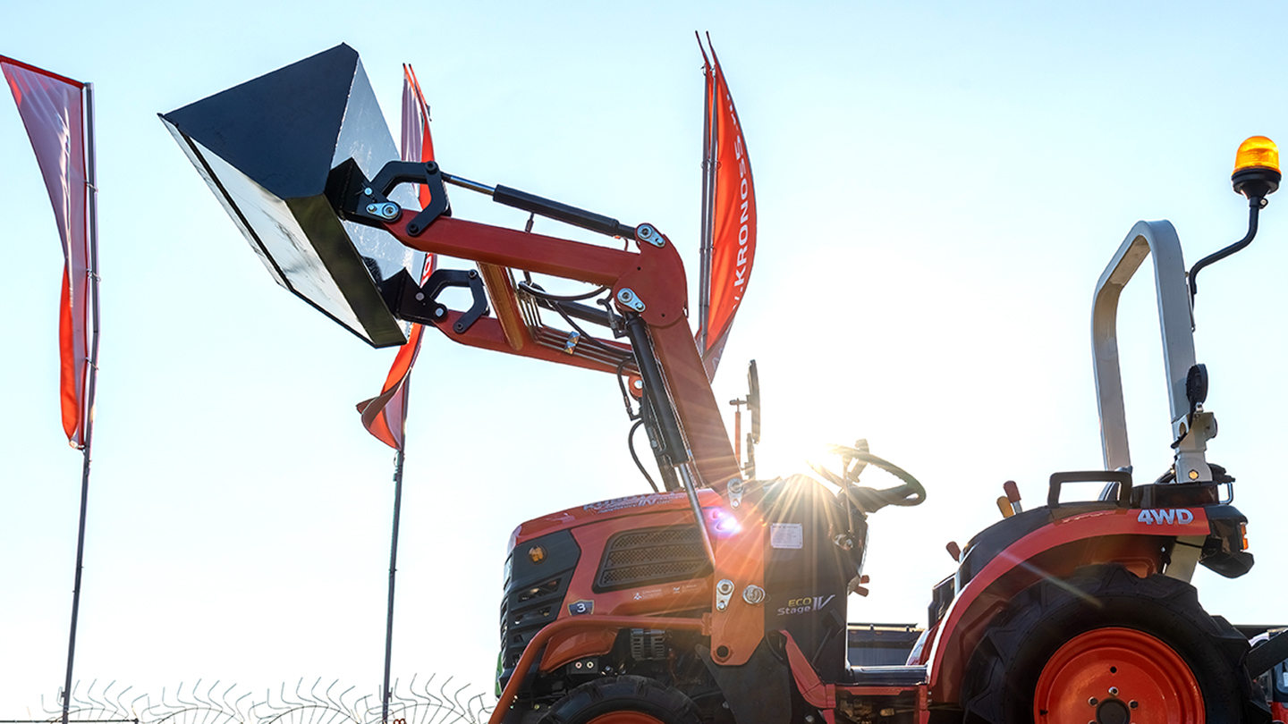 Фронтальный погрузчик Flagman | Флагман PRO Кентавр MASTER Т-4K-350 (c джойстиком) 0